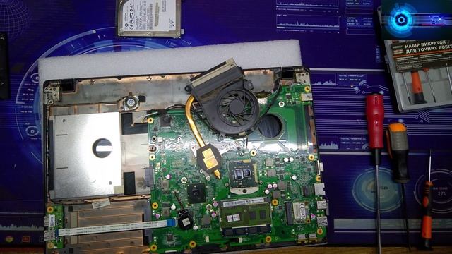 Acer eMachines E732 за 100$ - обзор, разборка и тест бюджетного ноутбука :) смотреть онлайн