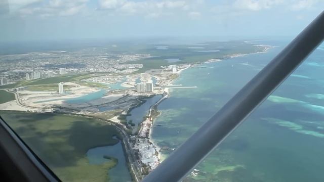 Мексика, ПОЛЕТ НА САМОЛЕТЕ НАД КАРИБСКИМ МОРЕМ. #канкун # мекскиа #CANCUN #MEXICO #CARIBIAN смотреть онлайн