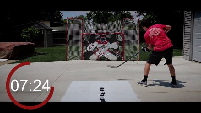 10 SECOND HOCKEY CHALLENGE! смотреть онлайн