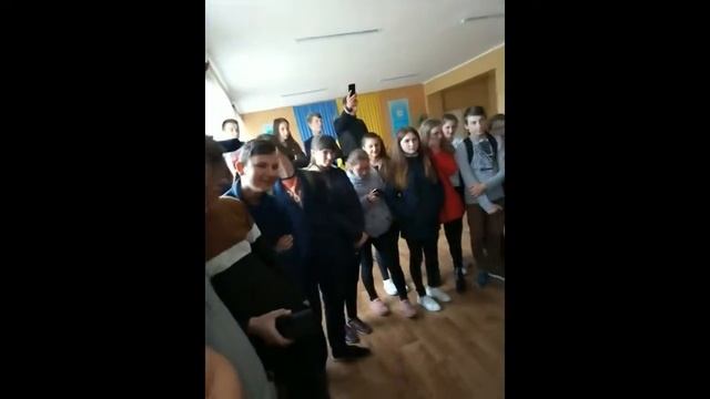 Танцевальный батл в школе ( Dance Battle in the School ) смотреть онлайн