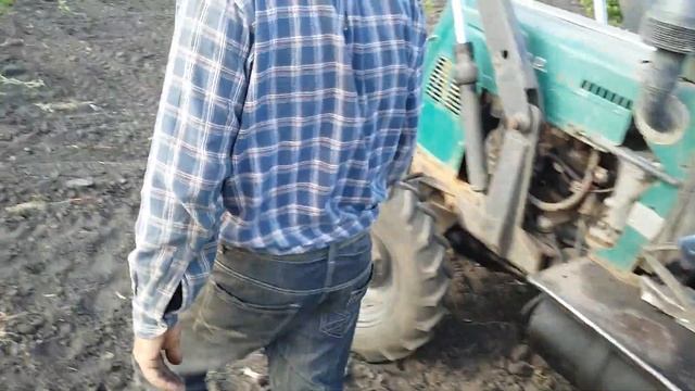 Испытание самодельного бура на минитракторе смотреть онлайн