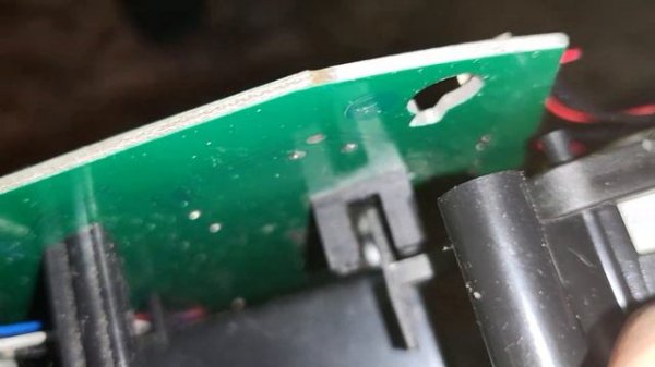 Ремонт робота пылесоса Royal wellfort - едет только назад