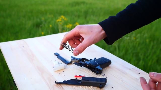 Experiment: Revolver vs Gun смотреть онлайн