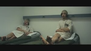 18 человек участвуют в тюремном эксперименте, играя ЗАКЛЮЧЕННЫХ и ОХРАННИКОВ [краткий пересказ]