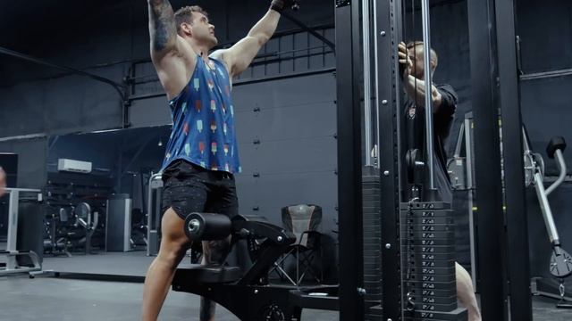 IFBB Pro SHOCKED When We Fix His Barbell Row (You’re rowing the WRONG Way) смотреть онлайн