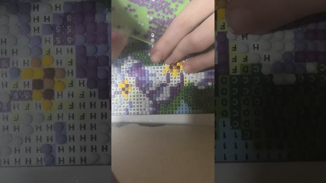 делаю алмазную мозаику. #алмазная_мозаика #как_собирать_алмазную_мозайку.Лайвхаки для алмазки. смотреть онлайн