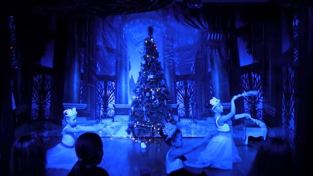 Вальс снежных хлопьев "Щелкунчик" (The Christmas fairytale The Nutcracker Snowflakes) смотреть онлайн