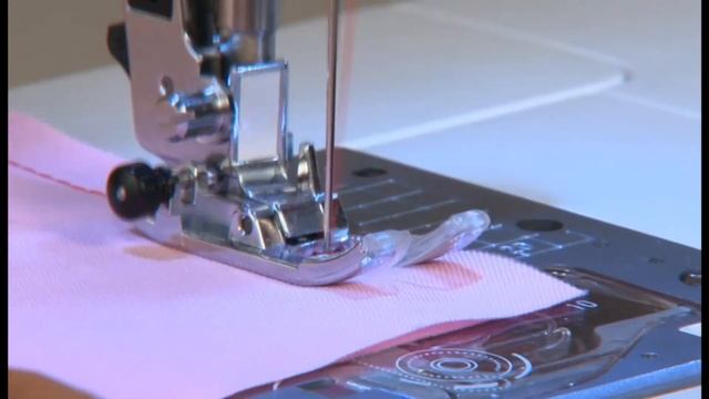 Выполнение автоматической закрепки и изменение положения иглы