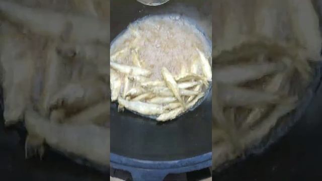 Корюшка жаренная в КАЗАНЕ на костре ??????? смотреть онлайн