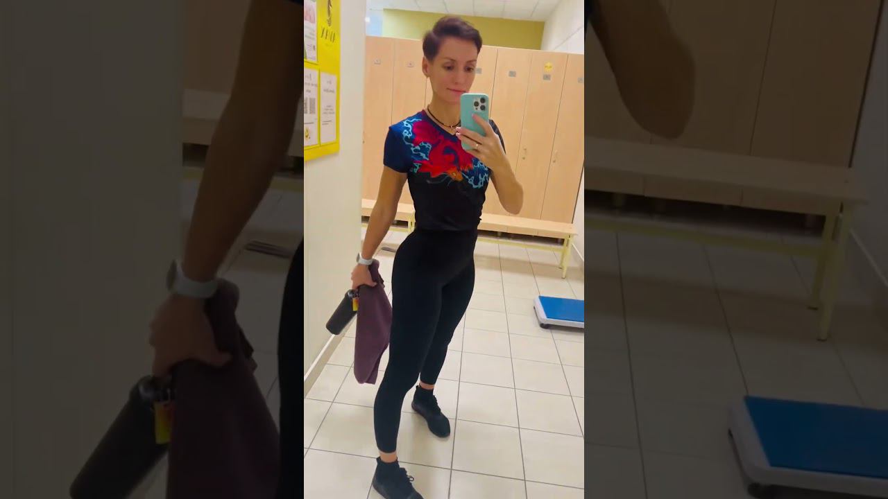 Давайте тренироваться вместе Поднимаем ягодыцы с Пола. смотреть онлайн