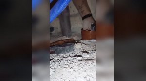 опускаем крестовину канализационного стояка без доступа к соседям.