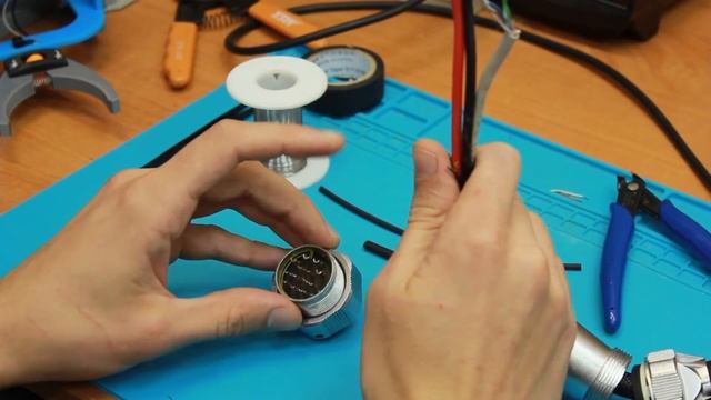 Урок 11.2 Работа с электроникой. Пайка разъема к кабель-тросу. Информационные провода. смотреть онлайн