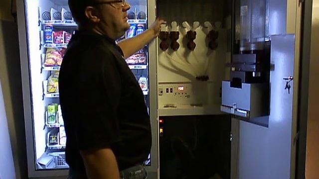 Торговый автомат по продаже кофе и снеков Avend-SK34 ( Twin )