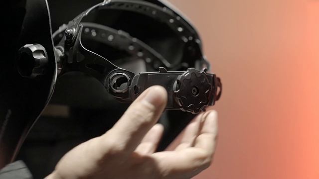 КАК устроена СВАРОЧНАЯ МАСКА-ХАМЕЛЕОН от Михалыча | СВАРИВАЕМ БУДУЩЕЕ смотреть онлайн