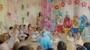 Выпускной в детском саду - Танец голубей