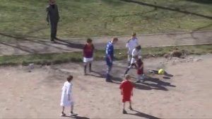 Профессиональный комментатор комментирует дворовый футбол