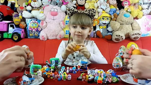 Киндер сюрприз 100 яиц Мега Выпуск! Открываем киндеры всей семьей. 100 SURPRISE EGGS!!! смотреть онлайн