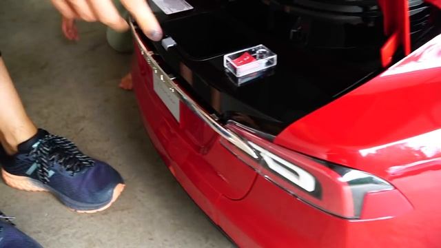 Founders Series Kids Tesla Model S: Race On! смотреть онлайн