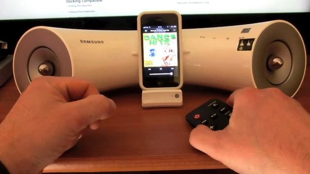 Samsung Audio Dock DA-E550 Collegato con Samsung S4 смотреть онлайн