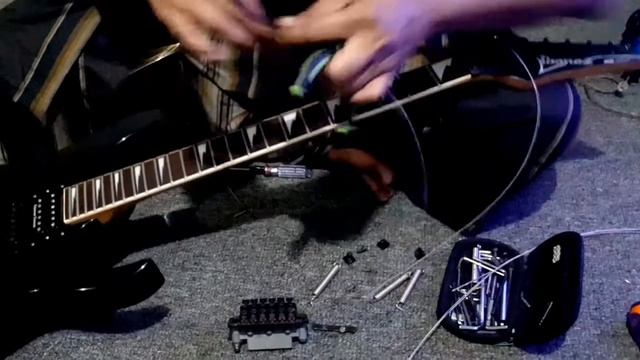 Pasang Senar Gitar Ibanez Tremolo Updown смотреть онлайн