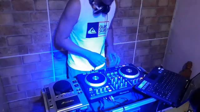 FIZ UMA HOMENAGEM PARA O AVICII/ MINI SET SÓ COM HITS DELE смотреть онлайн