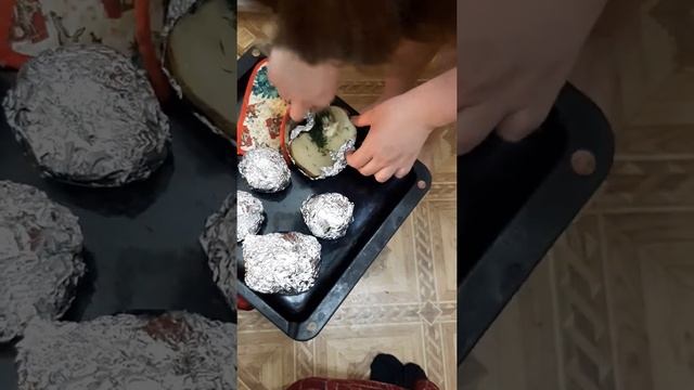 ГОТОВИМ НОВОЕ БЛЮДО, ЗАПЕЧЕННАЯ КАРТОШКА В ДУХОВКЕ БЫСТРО И ВКУСНО. ? смотреть онлайн