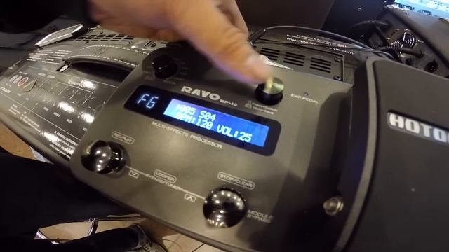 스쿨뮤직 - Hotone RAVO 멀티 이펙터 봉지맨 리뷰 смотреть онлайн