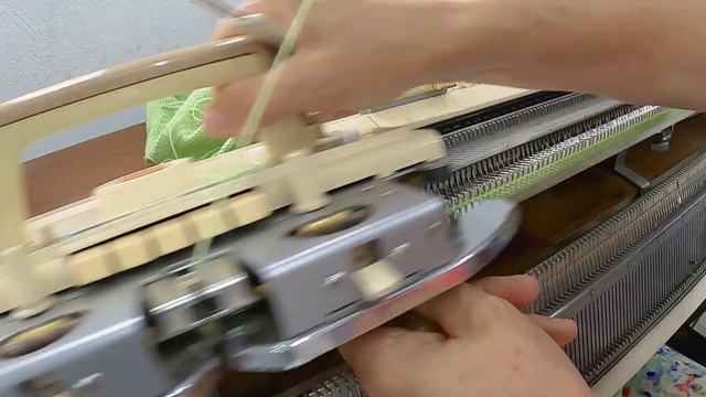 como fazer boina para adulto em máquina de tricô смотреть онлайн
