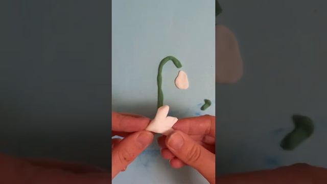 Лепим подснежник из пластилина на бумаге смотреть онлайн