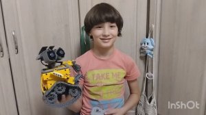 Булат собирает робота Валли из Лего конструктора с пультом управления, 11.02.2024