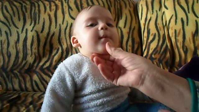 Малыш балуется!!! смотреть онлайн