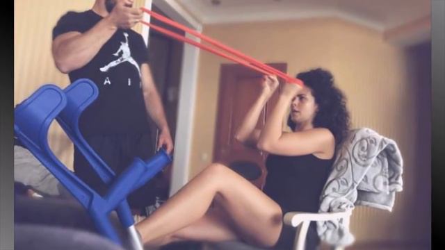 Настя Каменских показала как тренируется после травмы смотреть онлайн