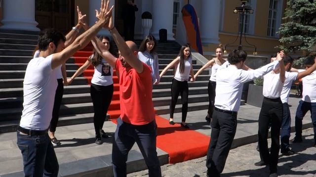 Кочари Քոչարի в Москве. Ari pari qochari смотреть онлайн