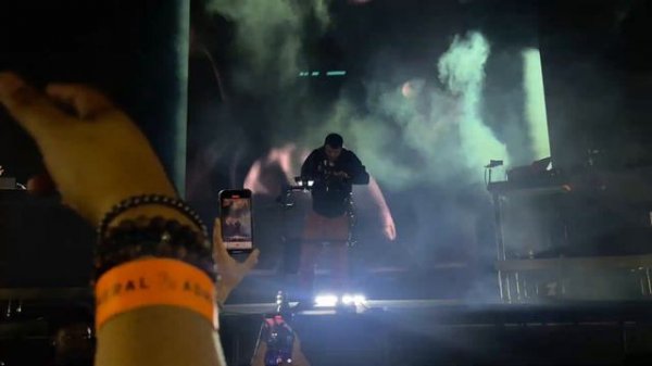 Fred Again - Turn On The Lights Again (Forest Hills New York)