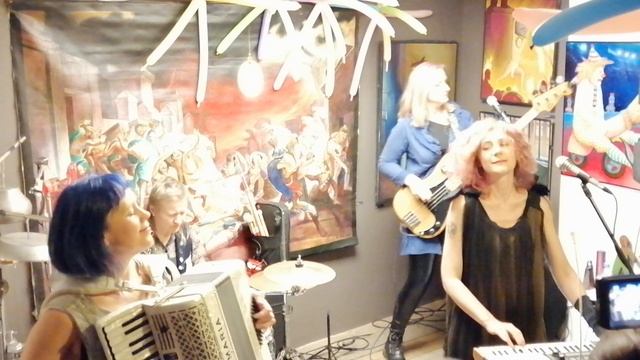 ИВА НОВА - Хрустальная Электричка 26/02/23 СПб Галерея "Свиное Рыло" смотреть онлайн