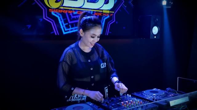 DJ BB BUAT PARTY 2023 MARI BERCINTA | BUKAN DIRIKU | KAU TAK SENDIR | MUNAJAT CINTA смотреть онлайн