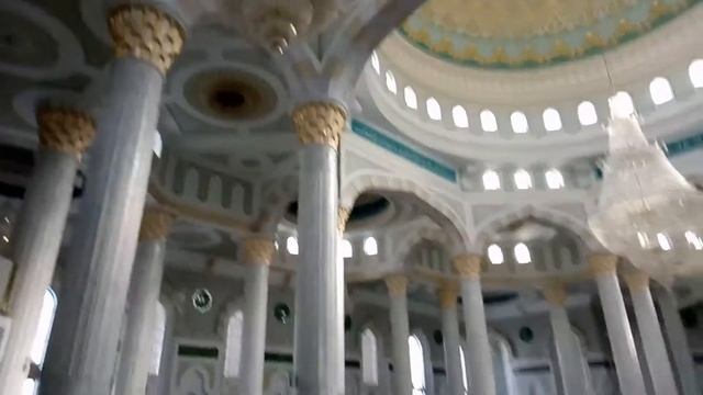 В мечете Хазрет Султан, Астана. смотреть онлайн