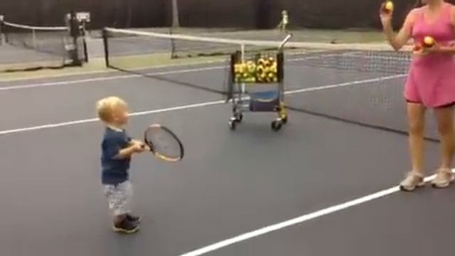 2 year old tennis player hits 12 in a row! смотреть онлайн