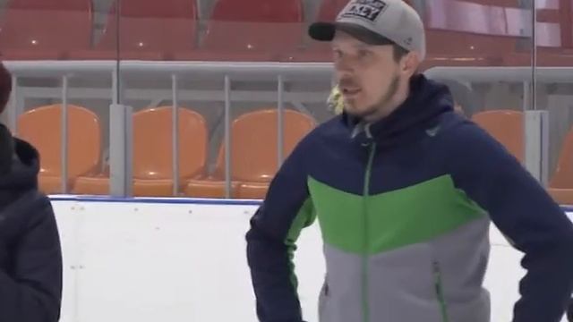 Во вторник на ледовом катке был небывалый ажиотаж. Почему? смотреть онлайн