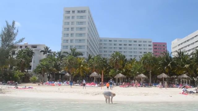 The beach Caribbean sea at Grand Oasis Palm All Inclusive in Cancun, Mexico смотреть онлайн