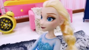 Принцесса Эльза Холодное Сердце – Эльза и Олаф на тренировке!