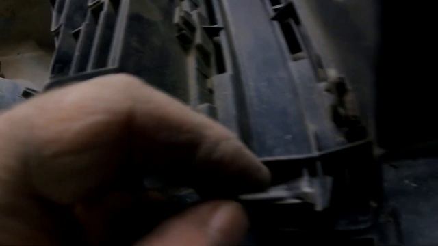 Как снять передний и задний бамперы, решётку и фонари с автомобиля Toyota Land Cruiser Prado 150. смотреть онлайн