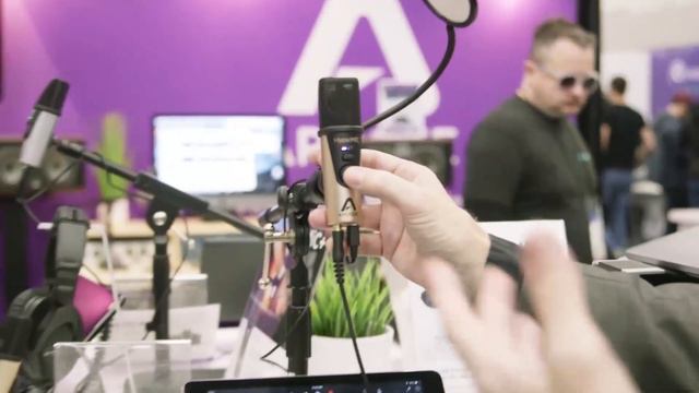 Podcasting mic with no processing required: Apogee HypeMic #NAMM2019 смотреть онлайн