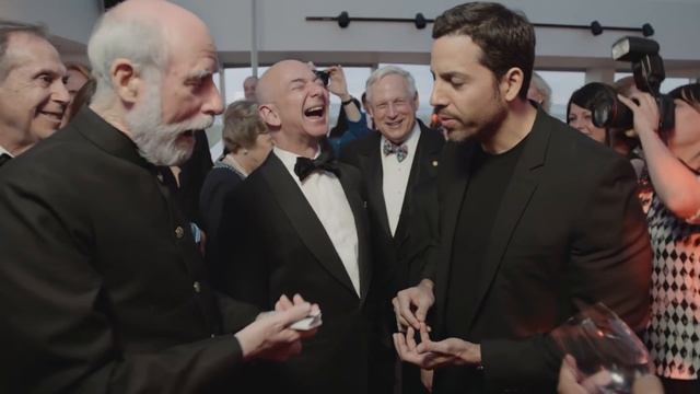 Card Tricks with Jeff Bezos смотреть онлайн