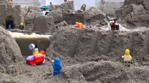 ЛЕГО ПЕСОЧНЫЙ ГОРОД ПРОРЫВ ПЛОТИНЫ.ЗАТОПЛЕНИЕ ВОДОЙ.ЛЕГО ЖИТЕЛИ.