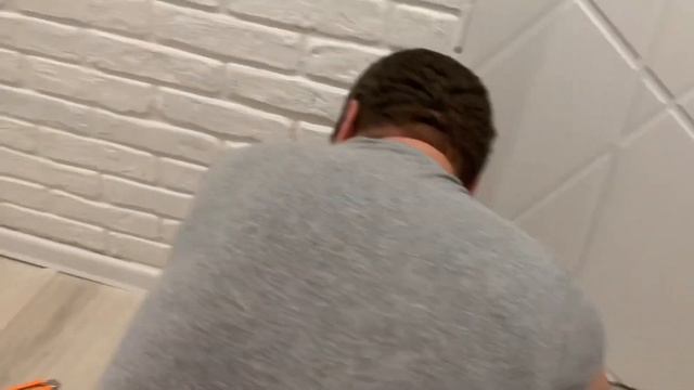 Бюджетный ремонт в коридоре/УЖАС испортили ремонт в коридоре/Плохо установили плинтус/Ремонт испорч смотреть онлайн