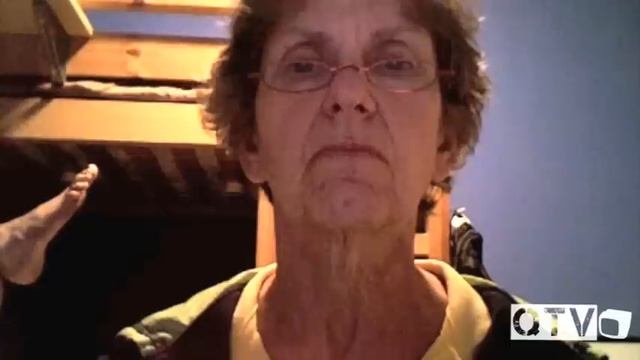 Grandma Plays Scary Maze Game смотреть онлайн