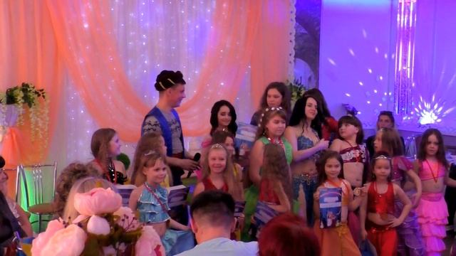 Мои Восточные Королевы! Совместное фото на восточной вечеринке смотреть онлайн