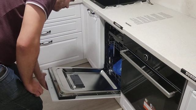 Кухня в 467 серию! Так же практически может выглядеть гарнитур в хрущевку... смотреть онлайн