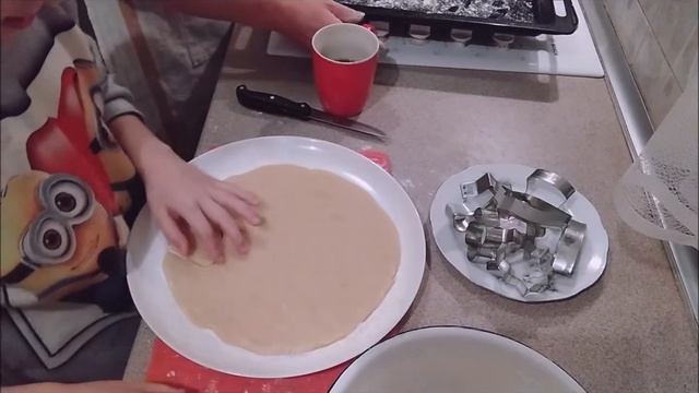 ДЕЛО БЫЛО ВЕЧЕРОМ,ДЕЛАТЬ БЫЛО НЕЧЕГО-готовим печеньки смотреть онлайн